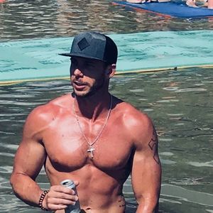 Meet your Posher, Gil